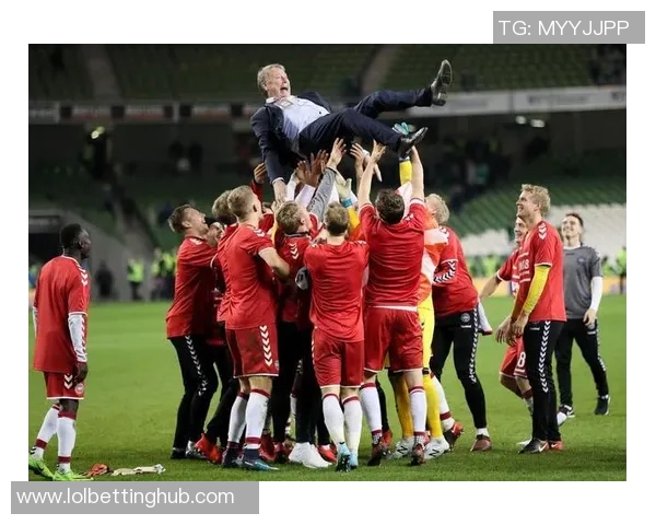 世界杯激战巴萨凭帽子戏法力克热刺全场沸腾战报解析